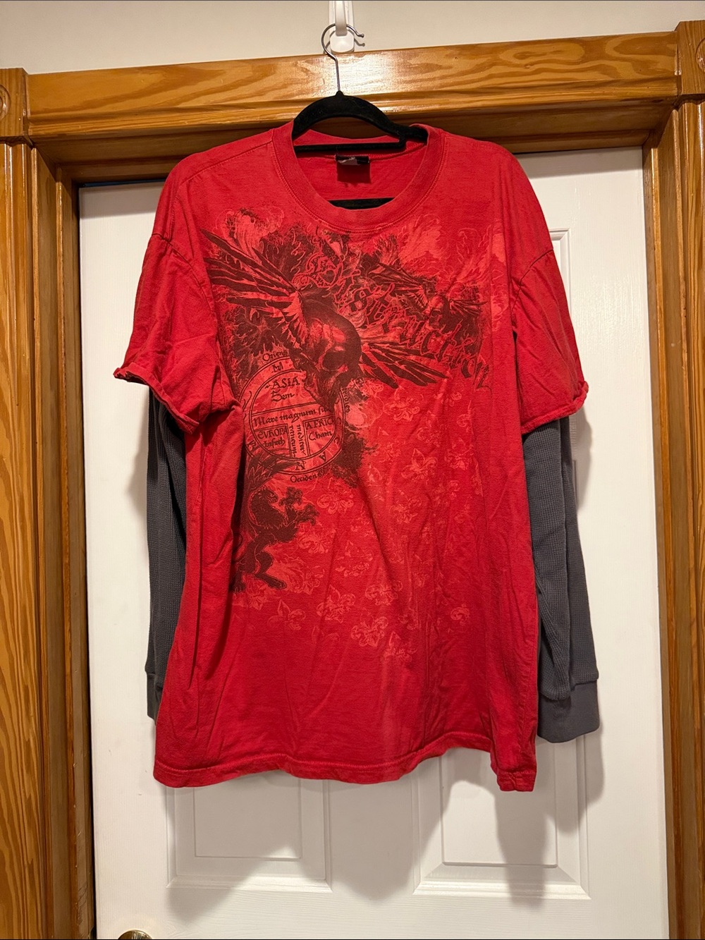 Hybrid & company Red Graphic Short-Sleeve Crewneck Tee